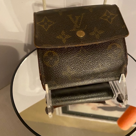 Louis Vuitton Monogram Short Wallet - Picture 6 of 16